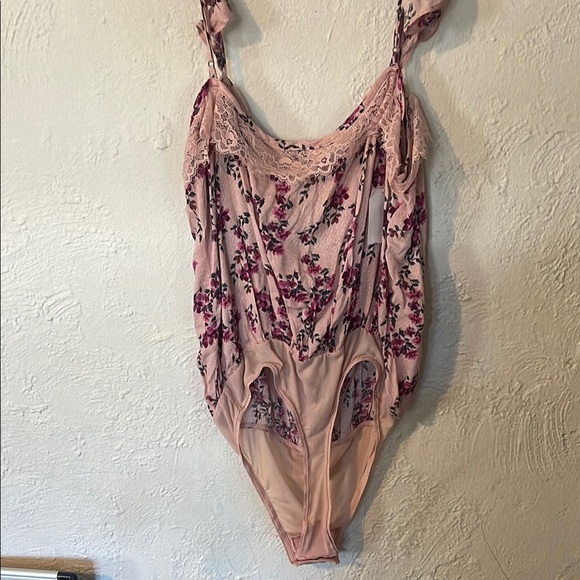 FREE PEOPLE Floral Pink Lace-Trimmed Bodysuit - Picture 7 of 7